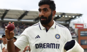 আক্রমকে টপকে একই সঙ্গে কপিল দেবকে ছুঁয়ে ফেললেন বুমরাহ