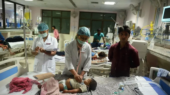 স্বাস্থ্য পরিষেবা নিয়ে পড়লে রয়েছে চাকরির সুযোগ