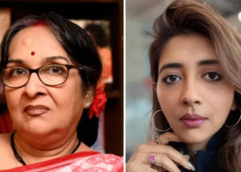 পারিবারিক ঝগড়া প্রকাশ্যে! নাম না করে কি মমতা পিসিকেই বিঁধলেন? শ্রীনন্দার সাম্প্রতিক পোস্টে উঠছে প্রশ্ন