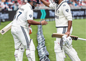 ভাঙা পায়েই ব্যাট করতে নেমে পড়লেন, পন্থের সাহসিকতায় মুগ্ধ ক্রিকেট-বিশ্ব