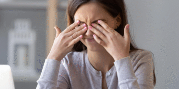 সারাক্ষণ এসিতে থাকলে হতে পারে কোন রোগ? সাবধান হন উপসর্গ দেখে