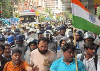 নবান্ন অভিযান মিছিলে জখম আরজি করের নির্যাতিতার মা; উনি যতক্ষণ চাইবেন মিছিল চলবে, হুঙ্কার শুভেন্দুর