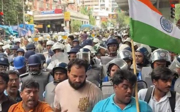 নবান্ন অভিযান মিছিলে জখম আরজি করের নির্যাতিতার মা; উনি যতক্ষণ চাইবেন মিছিল চলবে, হুঙ্কার শুভেন্দুর