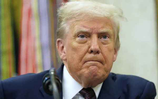 গাঁজা সেবনে নিশেধাজ্ঞা শিথিল করবে আমেরিকা? ঘনিষ্ঠ মহলে ট্রাম্পের মন্তব্যে জল্পনা