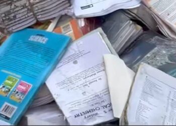 বৃষ্টিতে কলেজ স্ট্রিট বইপাড়াও বিপর্যস্ত, লোকসান কোটি কোটি টাকা, মাথায় হাত বই বিক্রেতাদের