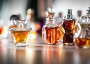 এবার পুজোর নতুন ট্রেন্ড ‘ফ্রেগ্র্যান্স লেয়ারিং! ভিড়ে থাকুন ফ্রেশ