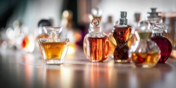 এবার পুজোর নতুন ট্রেন্ড ‘ফ্রেগ্র্যান্স লেয়ারিং! ভিড়ে থাকুন ফ্রেশ