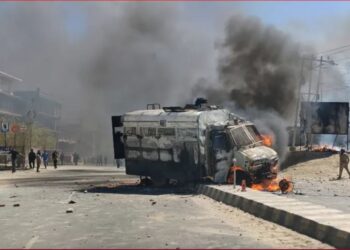 রাজ্যের মর্যাদার দাবিতে বিক্ষোভে উত্তপ্ত লাদাখ, পুলিশের গাড়ি জ্বালিয়ে দিলেন বিক্ষোভকারীরা