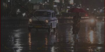 একরাতের বৃষ্টিতে পণ্ড হতে বসেছে দুর্গাপুজোর শেষ মুহূর্তের বাজার