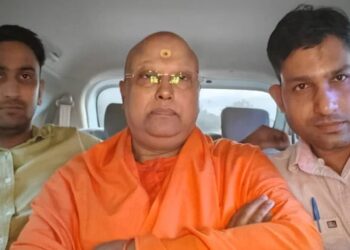 আগ্রার হোটেল থেকে গ্রেফতার যৌন হেনস্তার অভিযোগে পলাতক ‘বাবা’ স্বামী চৈতন্যানন্দ সরস্বতী ওরফে স্বামী পার্থসারথি