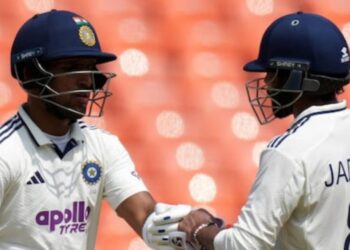 আন্তর্জাতিক ক্রিকেটে প্রথম সেঞ্চুরি! কিংবদন্তি প্রাক্তনদের ছুঁলেন