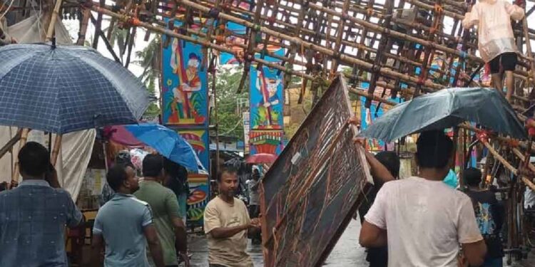 দুর্ঘটনা এড়াতে সব বড় তোরণ খুলে ফেলার সিদ্ধান্ত